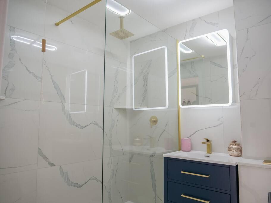 Stylish Retreat For Your Short Getaway London Eksteriør billede